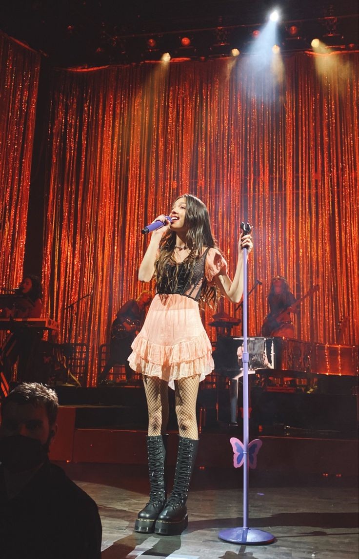 infoogabs's tweet photo. 🚨🚨| Jão ESTÁ AGORA NO PALCO junto com Gabs performando pela primeira vez juntos AO VIVO a música Gore Whore!
#TheECHOESTourLA × #TheECHOESTour https://t.co/I1JgMZXLU0