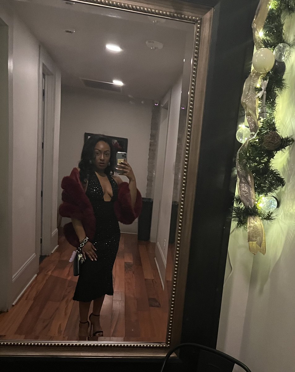 Too_Cole's tweet image. Glamorous 💋