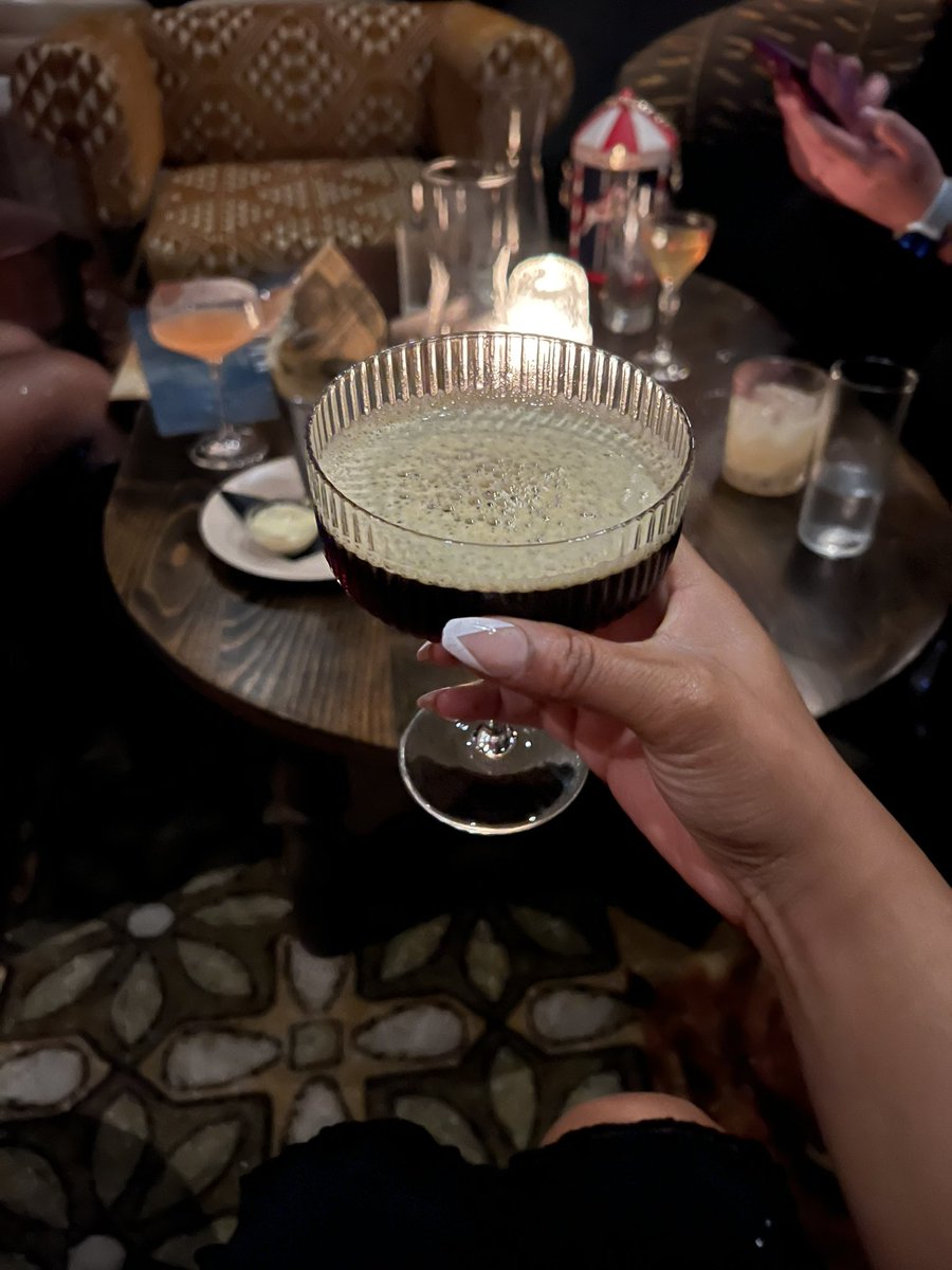 Too_Cole's tweet image. Glamorous 💋