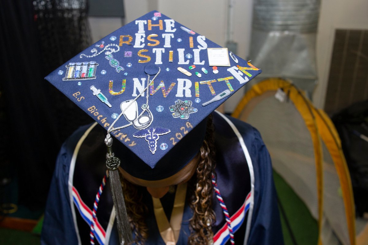 ColumbiaColg's tweet photo. It wouldn't be Columbia College Commencement without some excellent mortar boards! π
Our Class of Fall 2024 graduates brought it yesterday! π₯
#WeAreCC #CCMoGrad https://t.co/OapAelcNYb