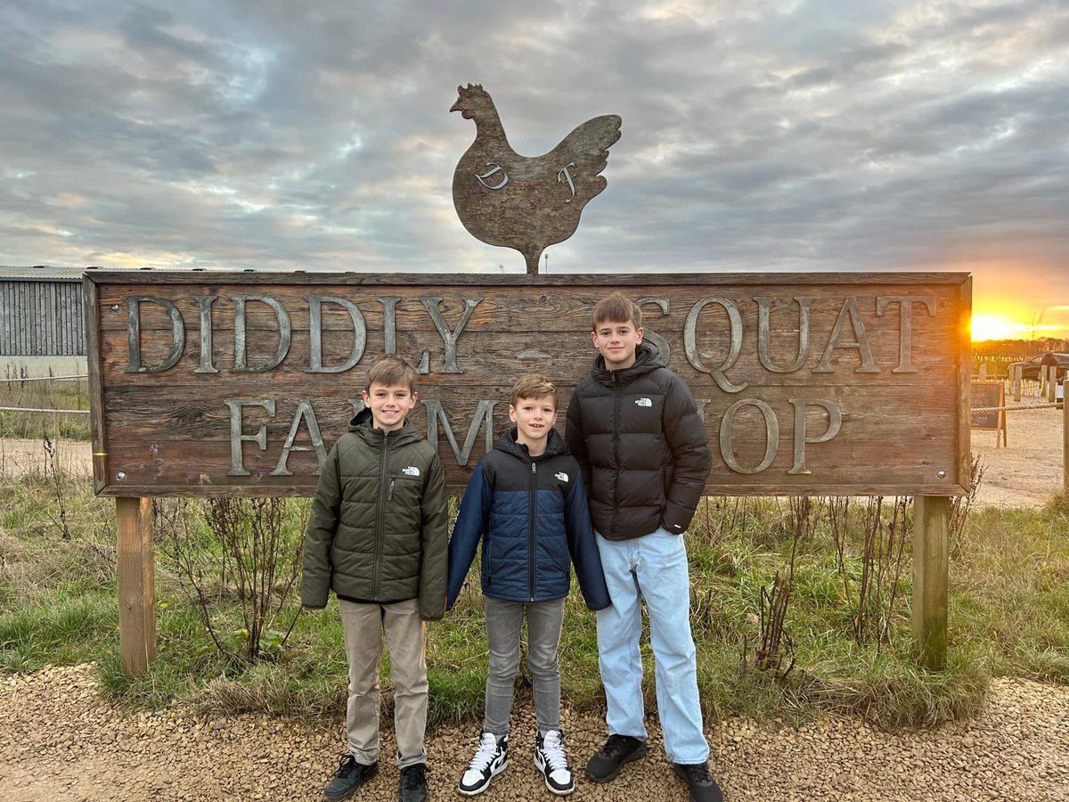 Cold but beautiful weekend trip to the Cotswolds. Kids nagging to visit Diddly Squat Farm - it did not disappoint. The best film set in the world!@JeremyClarkson <a href="/DiddlySquatFarm/">Diddly Squat Farming,LLC</a>