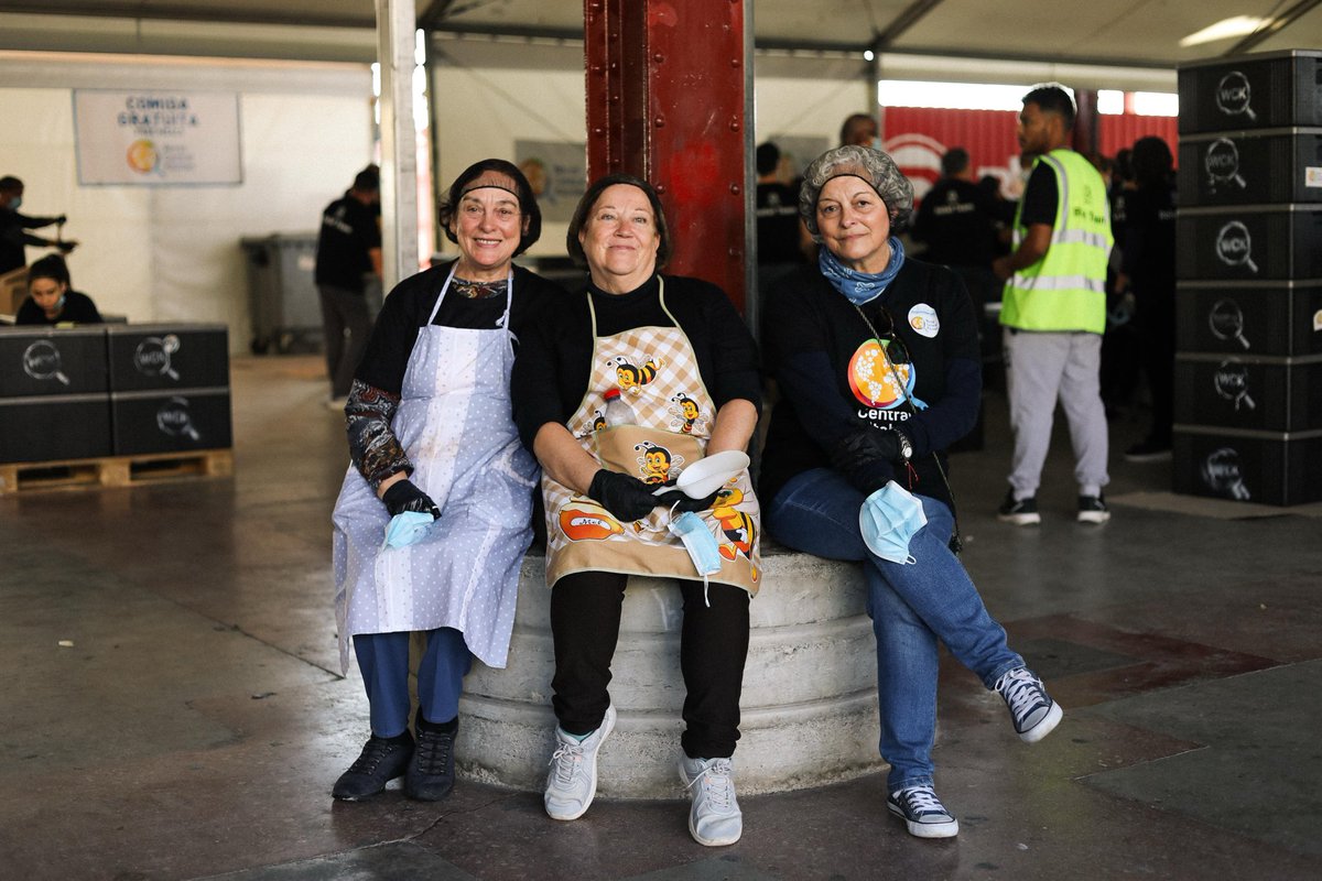 WCKitchen's tweet photo. In gratitude for the tireless work of volunteers like the ones in our kitchens, the Paiporta community even named a street to honor all the people who showed up selflessly every day to support families impacted by flooding. #ChefsForSpain (2/2) https://t.co/ANdEevrWig