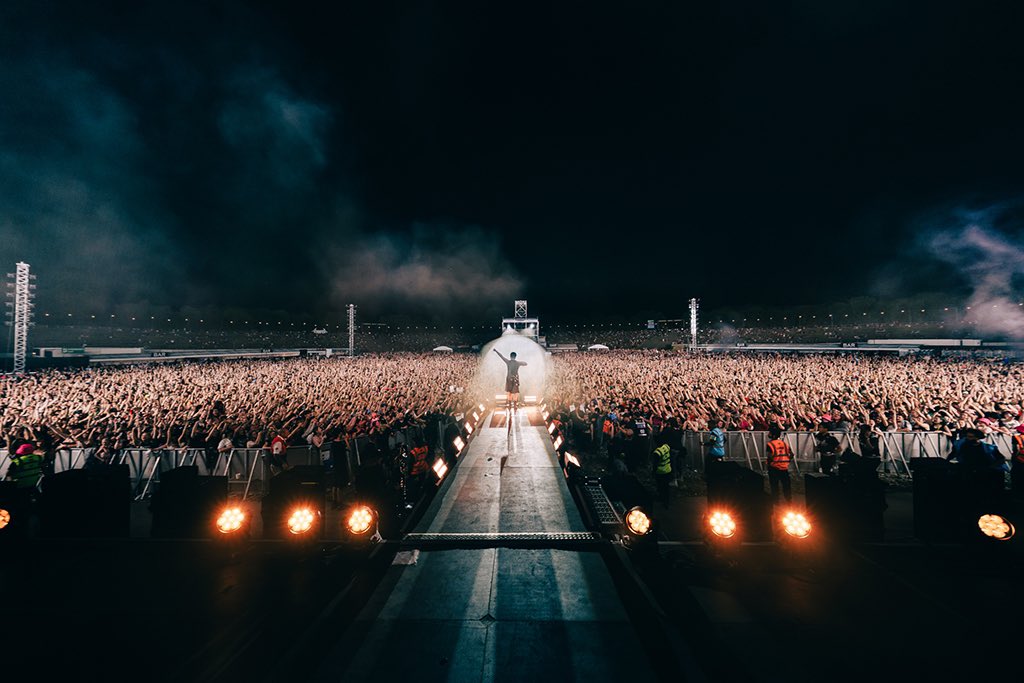 gigview's tweet image. . @blud_fest YEAR 2 ANNOUNCED FOR JUNE 2025 THE HIGHLY ANTICIPATED RETURN OF THE FESTIVAL, CURATED BY YUNGBLUD
FIRST LINEUP REVEAL Official Trailer, Tickets &amp;amp; More gigview.co.uk #music #news #bludfest #festival #yungblud photo credit  Tom Pallant