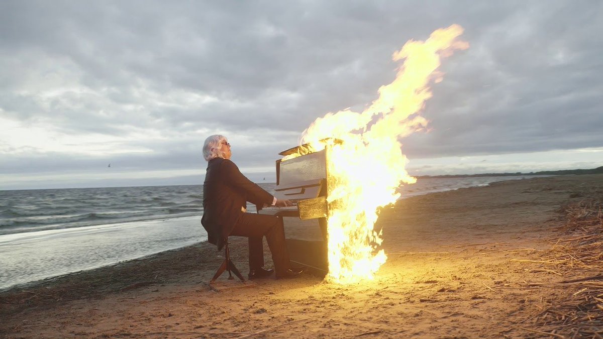 Hans Zimmer composing THE HOLIDAY score.