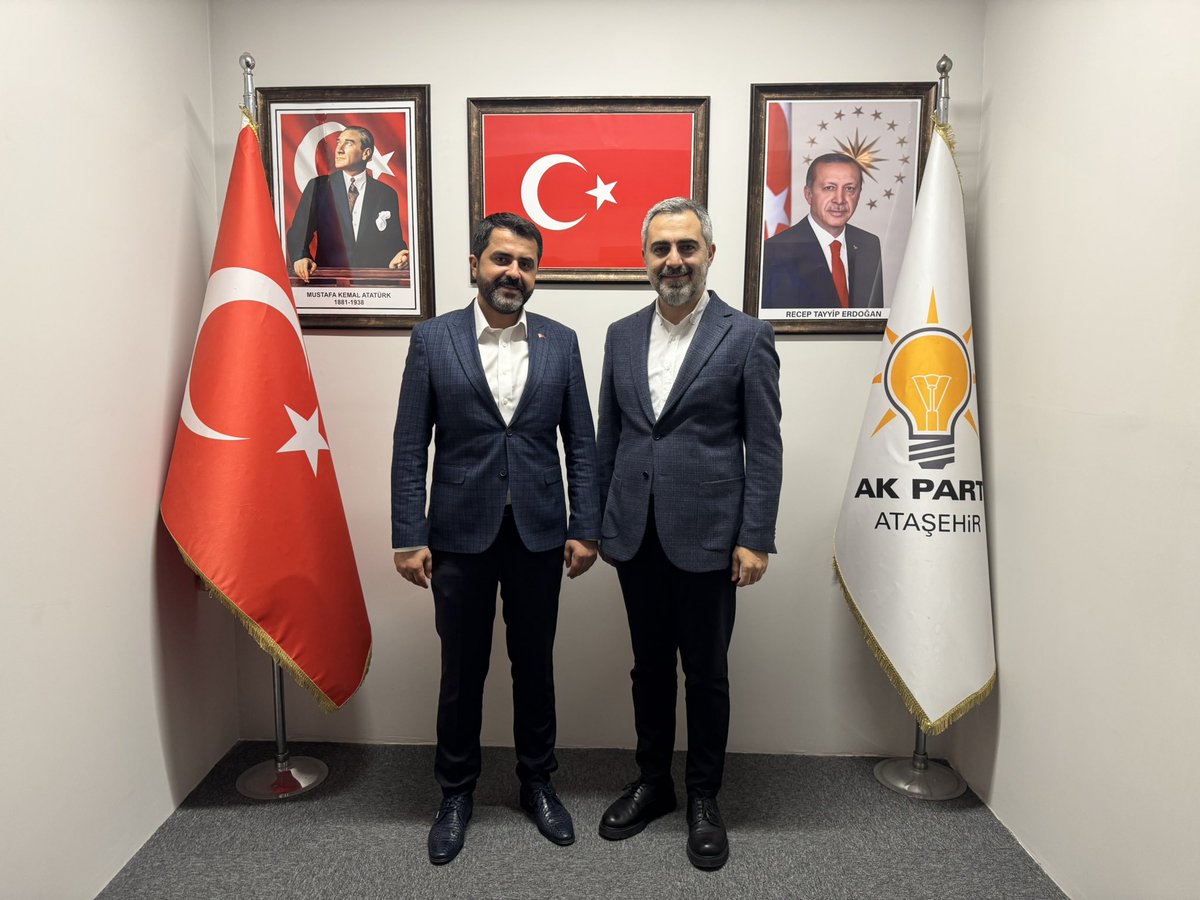 burakcifci34's tweet photo. 📌 İlçe Yönetim Kurulu Üyemiz Mehmet Fevzi BALCIOĞLU
📌 İlçe Yönetim Kurulu Üyemiz Eyüp GÜL
📌 İlçe Yönetim Kurulu Üyemiz Sabri TONBUL
📌 İlçe Yönetim Kurulu Üyemiz Ahmet BALTACI

İlçe Yönetim Kurulu Üyelerimiz ile bir araya gelerek, istişarelerimizi gerçekleştirdik.

Sorumluluk bilinciyle, fedakârca çalışan teşkilat mensuplarımıza çok teşekkür ediyorum.

AK Parti bizim hem yolumuz hem siperimiz oldu. Birlikte bir “kardeşler topluluğu” oluşturduk.

Bugüne dek olduğu gibi bundan sonra da birbirimize destek olmaya, Ataşehir’imiz için mücadele etmeye devam edeceğiz. 🇹🇷

📍AK Parti Ataşehir İlçe Başkanlığı

@atasehirakparti 
@osmannnurika 
@tugbaisikercan
