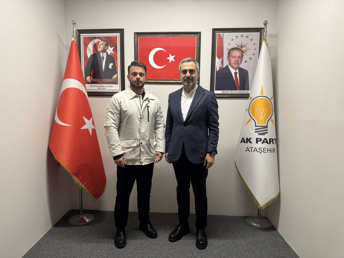 burakcifci34's tweet photo. 📌 İlçe Yönetim Kurulu Üyemiz Mehmet Fevzi BALCIOĞLU
📌 İlçe Yönetim Kurulu Üyemiz Eyüp GÜL
📌 İlçe Yönetim Kurulu Üyemiz Sabri TONBUL
📌 İlçe Yönetim Kurulu Üyemiz Ahmet BALTACI

İlçe Yönetim Kurulu Üyelerimiz ile bir araya gelerek, istişarelerimizi gerçekleştirdik.

Sorumluluk bilinciyle, fedakârca çalışan teşkilat mensuplarımıza çok teşekkür ediyorum.

AK Parti bizim hem yolumuz hem siperimiz oldu. Birlikte bir “kardeşler topluluğu” oluşturduk.

Bugüne dek olduğu gibi bundan sonra da birbirimize destek olmaya, Ataşehir’imiz için mücadele etmeye devam edeceğiz. 🇹🇷

📍AK Parti Ataşehir İlçe Başkanlığı

@atasehirakparti 
@osmannnurika 
@tugbaisikercan