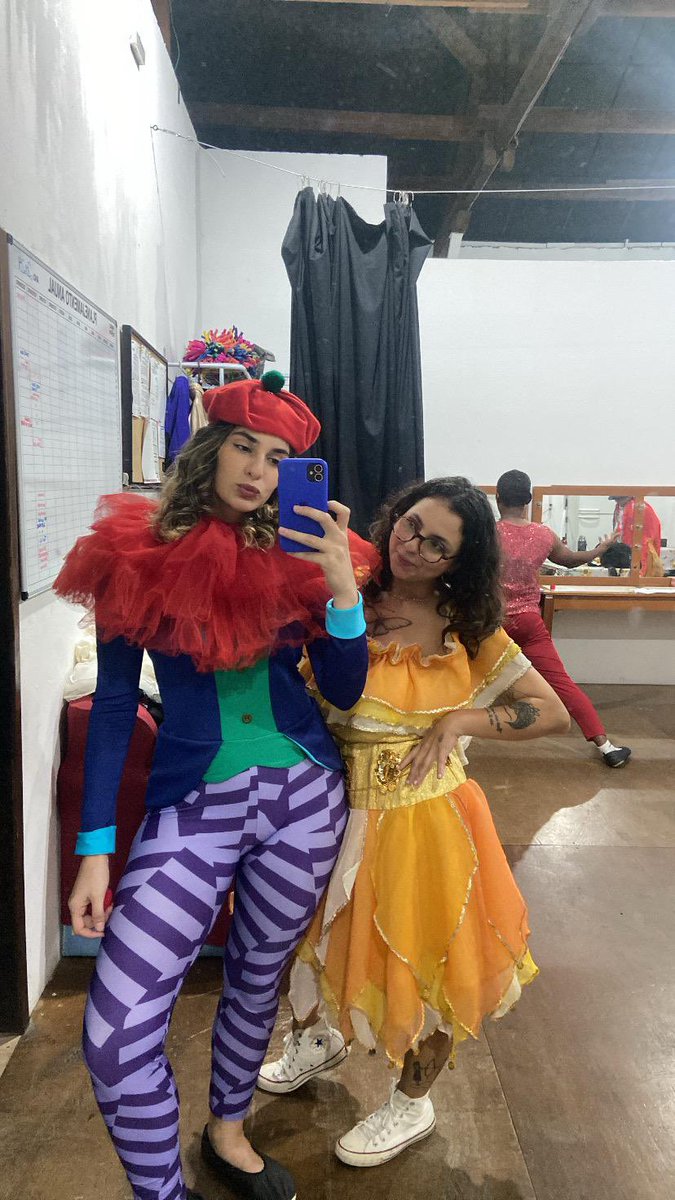 thagenovezzi's tweet photo. Amiga vc é uma benção bjs amo você minha atriz n1 ♥️ #juliday https://t.co/QuyW4ZMPIx