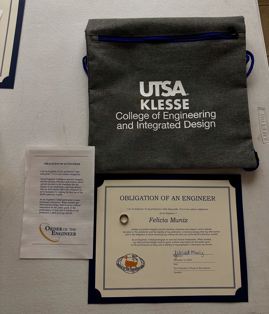 feliciaamuniz's tweet photo. i take finishing college sooo seriously because i know of alot of people in my life who did not think i would finish my degree in civil engineering. 

it was always personal. 

now and forever, i am a roadrunner 💙🤙🏽🧡 https://t.co/K4gtWBmF1n