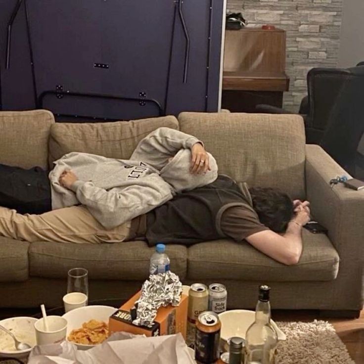 spideryujji's tweet photo. #andreil &amp; #kevaaron au

Onde Neil e Kevin são estrelas do exy e após uma foto vazar precisam lidar com rumores de namoro. 

Ou onde os gêmeos modelos Minyard recebem uma proposta inusitada de uma dupla famosa do exy https://t.co/R7ZWm93Vxc