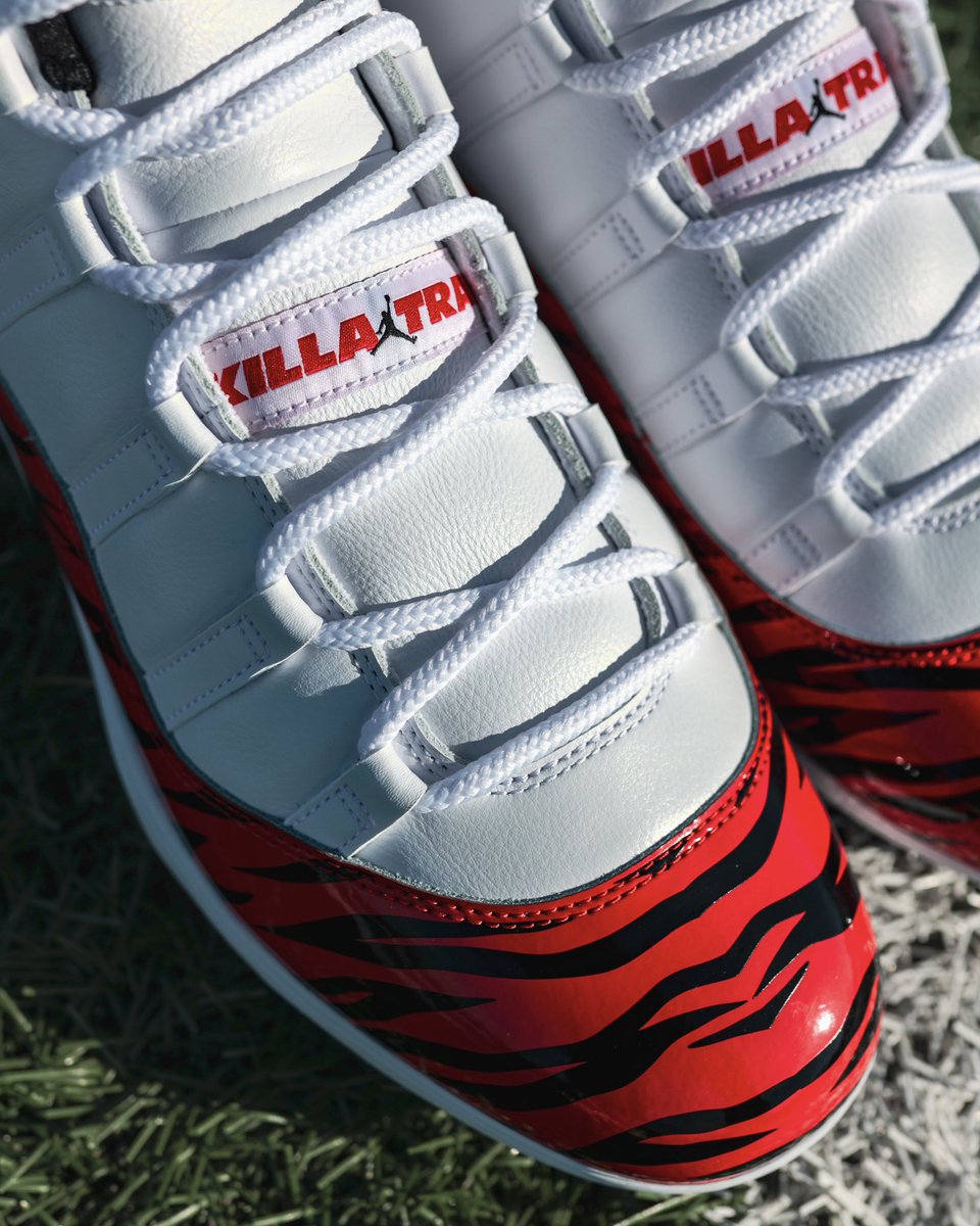nicekicks's tweet photo. Travis Kelce’s Air Jordan 11 PE cleats 😮‍💨 https://t.co/naWFNLrAaH