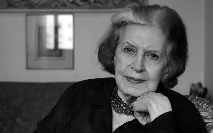 "A beleza não está nem na luz da manhã nem na sombra da noite, está no crepúsculo, nesse meio tom, nessa incerteza."

Lygia Fagundes Telles 
Os contos