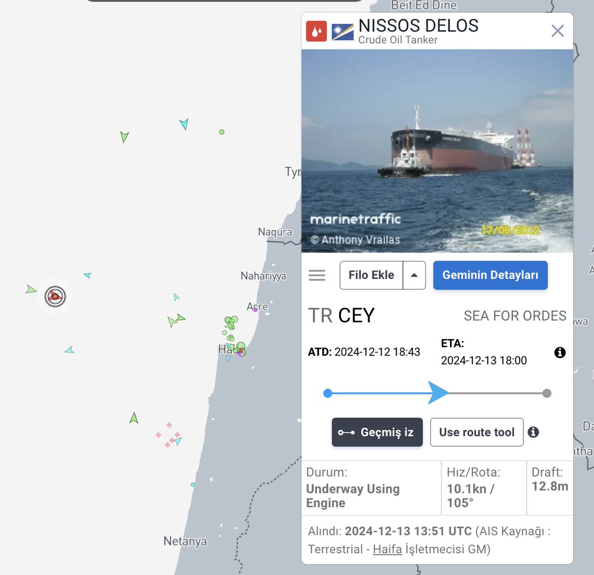 direniscadiri's tweet photo. 🔴 YALANLANAN PETROL SEVKİYATI SÜRÜYOR MU? 

Bakü Tiflis Ceyhan boru hattının sevkiyat limanı Ceyhan'dan petrol yükleyen Nissos Delos gemisi 12 Aralık'ta yine İtalya'ya gitmek yerine rotasını işgalci İsrail karasularına çevirdi. 13 Aralık'ta sinyal sistemini kapatan gemi 2 gündür Hayfa açıklarında! 

Aynı yöntemle 6 Aralık'ta yine Ceyhan'dan aldığı petrol yüküyle Hayfa önlerine gelerek sinyal kapatan Nissos Delos tankeri Hayfa - Ceyhan hattı üzerinde durmaksızın ne taşıyor? 

Türkiye limanlarından kalkan petrol tankerlerinin Hayfa'ya gitmesini önleyemiyorsanız vanaları kapatın! Soykırım suçuna ortak olmayın!