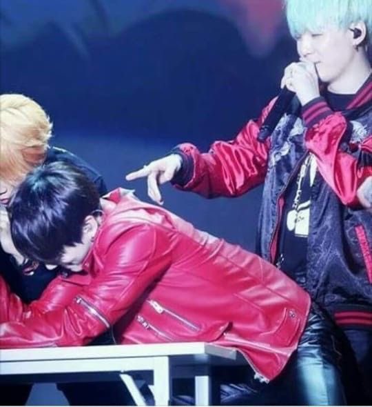DIARYOFGGUK's tweet photo. What was going on that day https://t.co/XnIhRemK6U