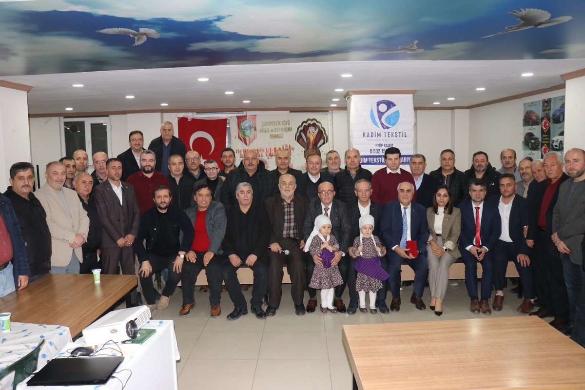 nurettin_yiyit's tweet photo. Karabük Eflani Çukurgelik Köyü Birlik ve Dayanışma Derneğinin yöresel yemeğimiz olan ‘banduma’ ikramı vesilesiyle hemşehrilerimizle lezzetli bir akşamda buluştuk. #banduma #karabük #eflani #çukurgelik https://t.co/I1K8zAjFpp