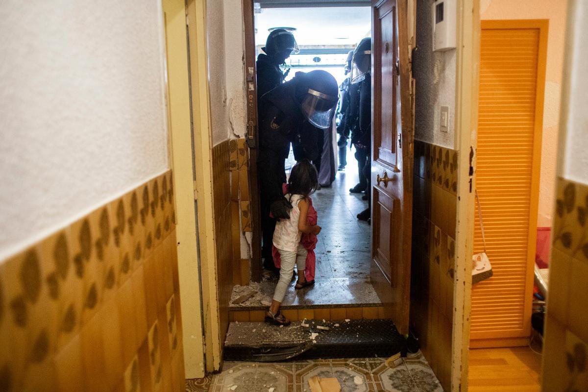 Desahuciando niños y pedís sensibilidad?
x.com/sup_policia/st…