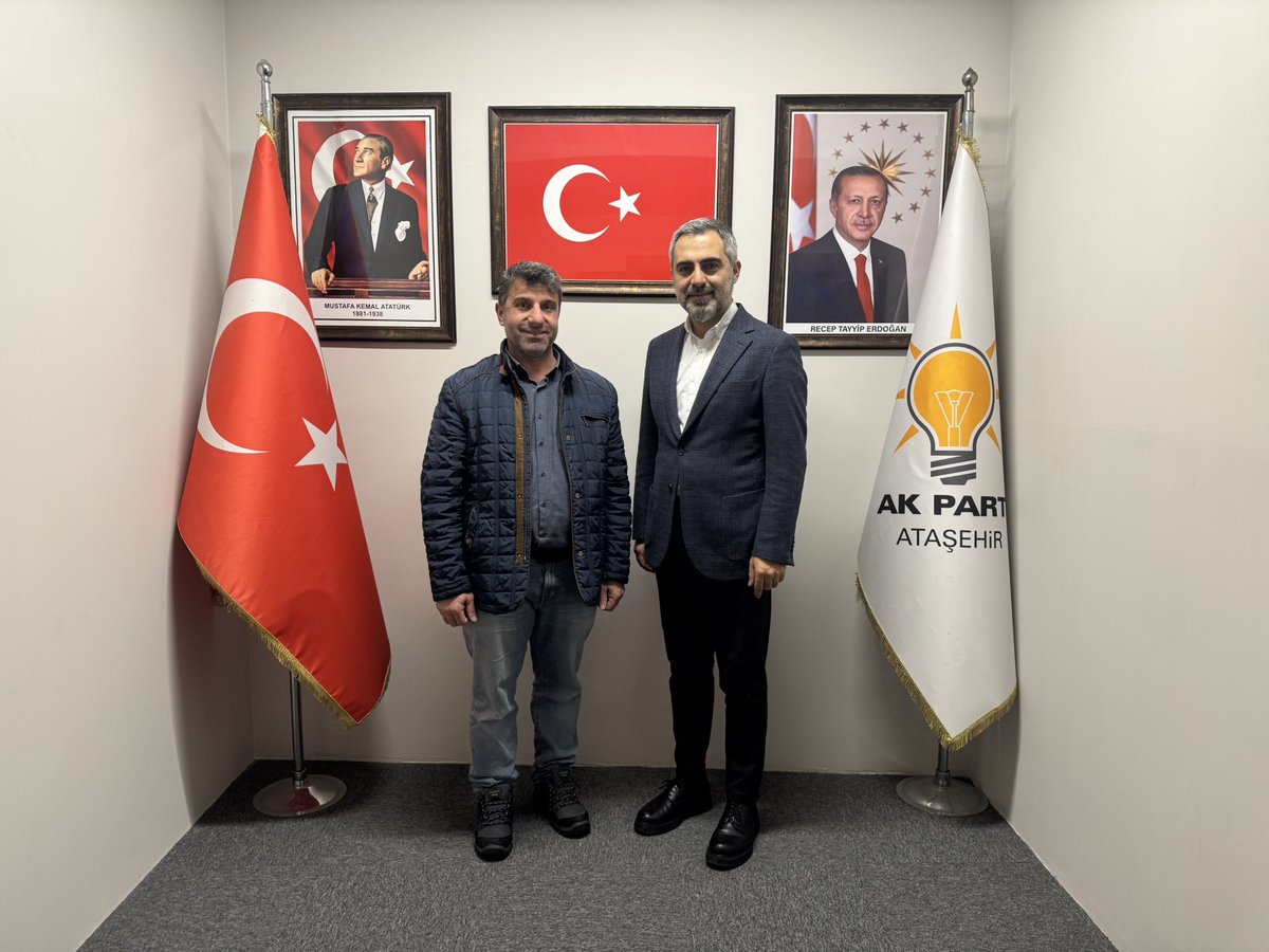 burakcifci34's tweet photo. 📌 İlçe Yönetim Kurulu Üyemiz Zeki ÇATIKKAYA
📌 İlçe Yönetim Kurulu Üyemiz Şaban YILDIRIM
📌 İlçe Yönetim Kurulu Üyemiz Gül AKGÜÇ
📌 İlçe Yönetim Kurulu Üyemiz Murat ÇAĞDAŞ

İlçe Yönetim Kurulu Üyelerimiz ile bir araya gelerek, istişarelerimizi gerçekleştirdik.

Sorumluluk bilinciyle, fedakârca çalışan teşkilat mensuplarımıza çok teşekkür ediyorum.

AK Parti bizim hem yolumuz hem siperimiz oldu. Birlikte bir “kardeşler topluluğu” oluşturduk.

Bugüne dek olduğu gibi bundan sonra da birbirimize destek olmaya, Ataşehir’imiz için mücadele etmeye devam edeceğiz. 🇹🇷

📍AK Parti Ataşehir İlçe Başkanlığı

@atasehirakparti 
@osmannnurika 
@tugbaisikercan