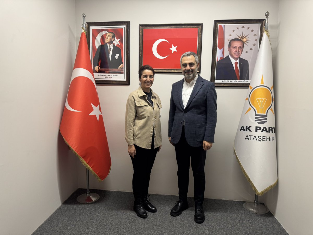 burakcifci34's tweet photo. 📌 İlçe Yönetim Kurulu Üyemiz Zeki ÇATIKKAYA
📌 İlçe Yönetim Kurulu Üyemiz Şaban YILDIRIM
📌 İlçe Yönetim Kurulu Üyemiz Gül AKGÜÇ
📌 İlçe Yönetim Kurulu Üyemiz Murat ÇAĞDAŞ

İlçe Yönetim Kurulu Üyelerimiz ile bir araya gelerek, istişarelerimizi gerçekleştirdik.

Sorumluluk bilinciyle, fedakârca çalışan teşkilat mensuplarımıza çok teşekkür ediyorum.

AK Parti bizim hem yolumuz hem siperimiz oldu. Birlikte bir “kardeşler topluluğu” oluşturduk.

Bugüne dek olduğu gibi bundan sonra da birbirimize destek olmaya, Ataşehir’imiz için mücadele etmeye devam edeceğiz. 🇹🇷

📍AK Parti Ataşehir İlçe Başkanlığı

@atasehirakparti 
@osmannnurika 
@tugbaisikercan
