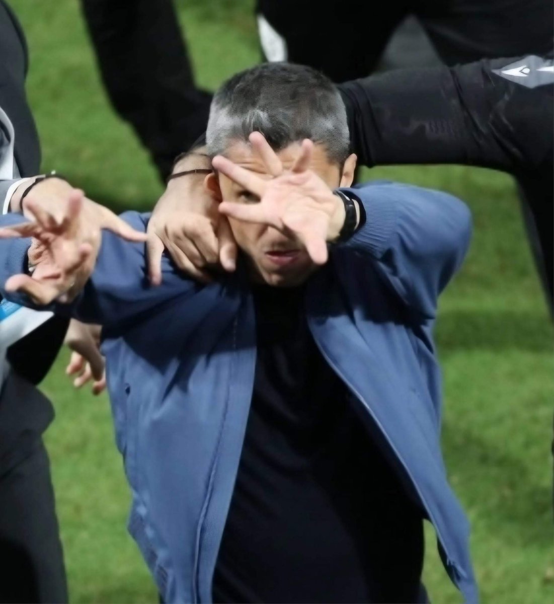 aekgreece's tweet photo. 🤡 22 Νίκες σε 22 σερί αγώνες σε 10 χρόνια!
🥳 Δεν έχουν τολμήσει να κόψουν βαθμούς οι Αγρινιώτες από τον ΠΑΟΚ!
🤣Όχι... δεν κλέβουν! Ιδέα μας είναι...
👉Ρίξτο έξω Majdevac!
#paokfc #panaitolikos #kleftes https://t.co/ixePr6CREl