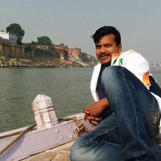Abhi_journo's tweet photo. मेरा गला गर कट जाए तो तुझपर क्या इल्ज़ाम
हर क़ातिल को गले लगाना मेरी आदत है...
#InSearch #VaranasiTales https://t.co/cXOlOrOyTm