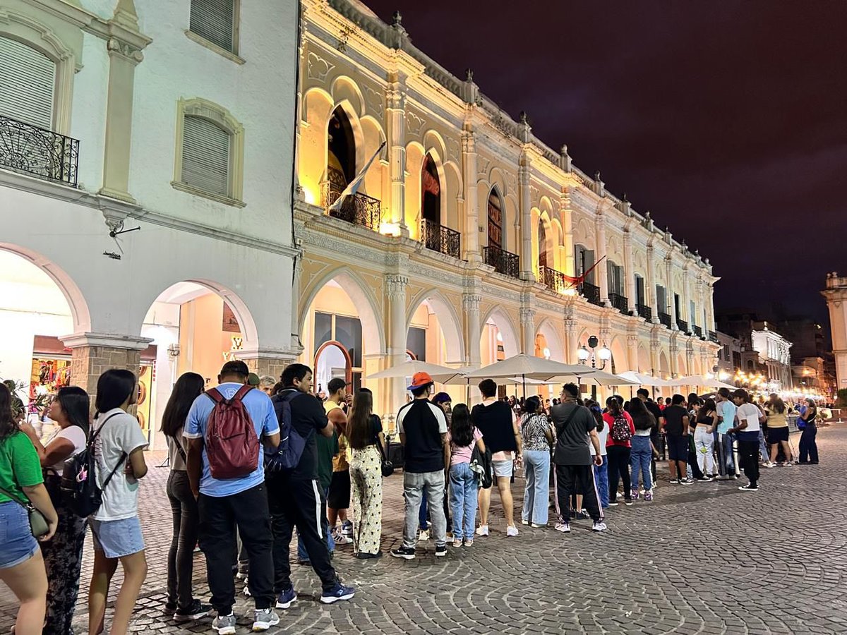 clolamas's tweet photo. Noticia: 24.728 visitantes disfrutaron de La Noche de los Museos https://t.co/fgWZvQDBks https://t.co/IwIiS1SD47