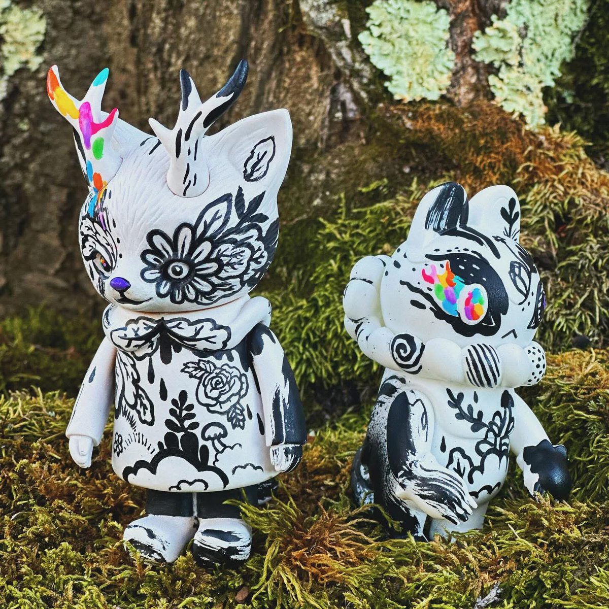 mumbot's tweet photo. Hand-painted these majestic creatures for some of my favorite buddies. They are currently on view in Tokyo with the #retrotoyshop a touring exhibition with an all-star lineup 💖
#Art #toy #Tokyo https://t.co/24XNPnyzJG