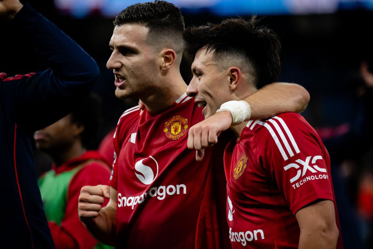 DalotDiogo's tweet photo. Thanks for sticking by us recently Reds, enjoy tonight. Top support as always. https://t.co/sTc90vyFsz