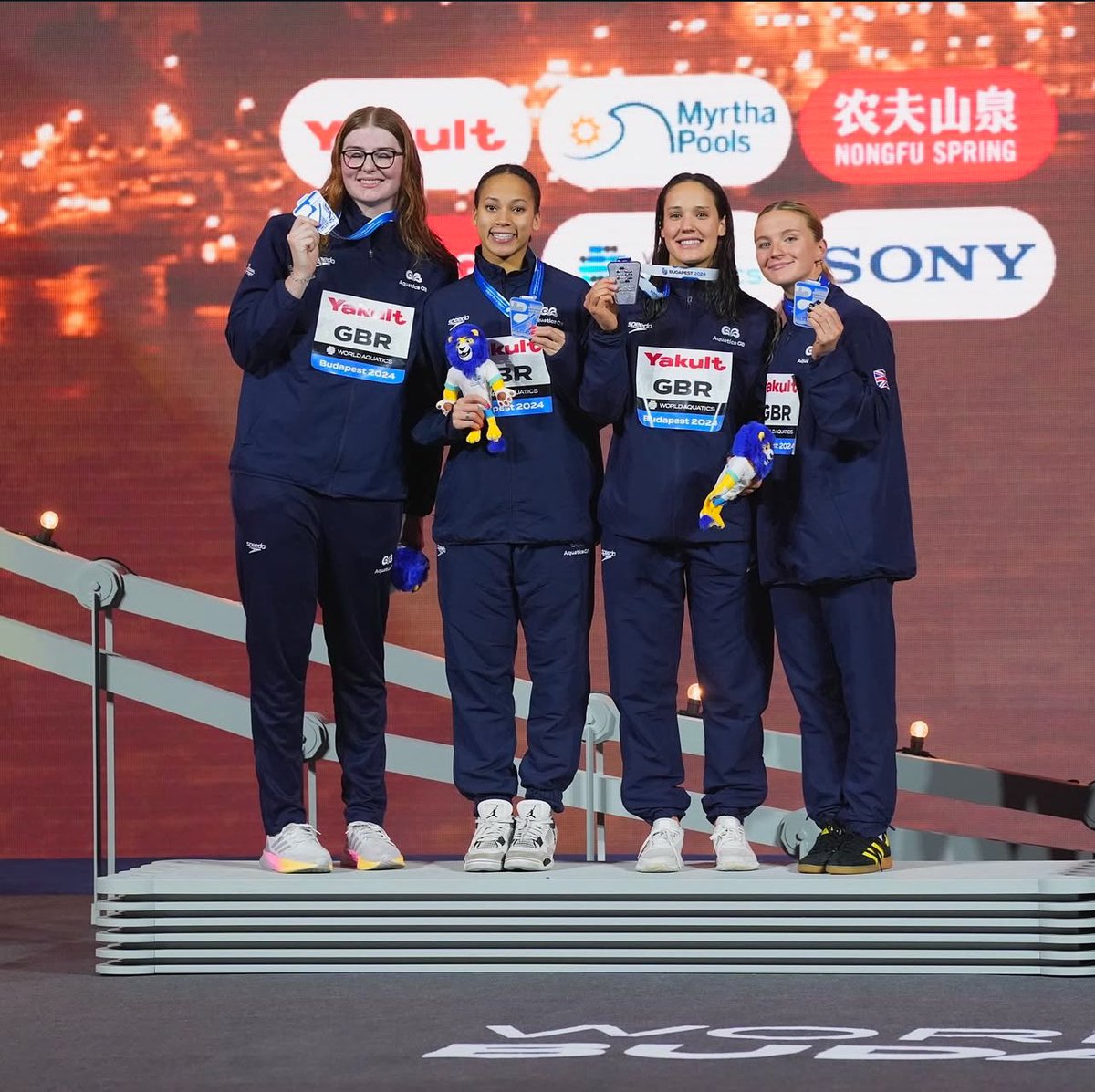 🌍🥈What a night! 🇬🇧 Congratulations to Eva Okaro and her teammates on coming away with a Silver Medal in the Women’s 4 x 100m Medley Relay at the World Championships in Budapest!⚡️