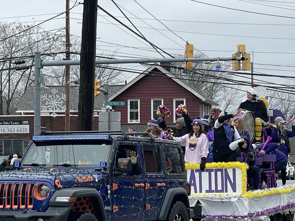 AvonStuServices's tweet photo. Historic parade in Avon today.  Another great day to be an Eagle! https://t.co/ZQW7syUgjb