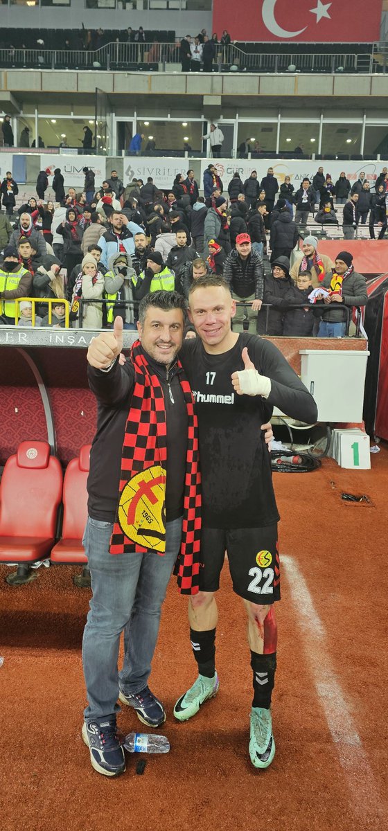 Hep birlikte başaracağız...

🖤❤️🖤

Bu taraftar ile gurur duyuyorum....

<a href="/Euzer_22/">Erdin ÜZER</a>

#Eskişehirspor
#EsEs
#Eskişehir