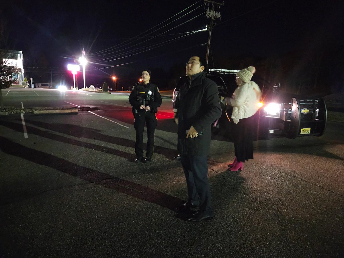 uslivecom's tweet photo. https://t.co/OAfrnjM9CW NJ Sen. Andy Kim Investigates Drone Sightings with local Police.
#AndyKim #DroneSightings #NJNews
#BreakingNews #TechAndSafety
#PoliceInvestigation #DroneActivity
#SenatorAndyKim #LocalNews #WatchNow https://t.co/7dfG0g2CpY