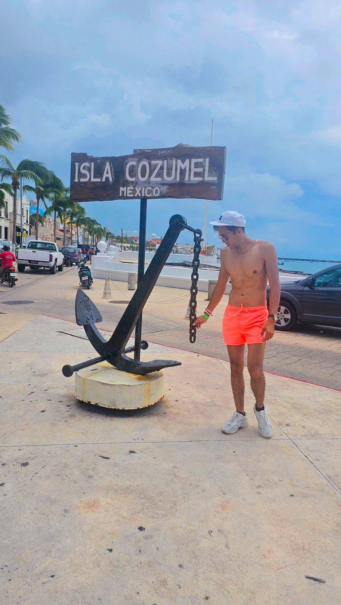 Con este calor.... sólo se antoja andar bien agusto haciendo bucitos y nadando y cheleando 🏊‍♂️ 🍻
Regresenme unos días más a Playita, La cdmx sólo se me antoja chelear pero me falta la alberquita mínimo