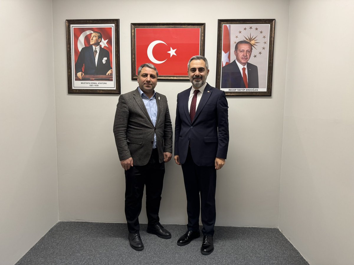 burakcifci34's tweet photo. 📌 İBB Meclis Üyemiz Muhterem MEMİŞ
📌 Meclis Üyemiz Selman ÜNAL
📌 Meclis Üyemiz Abubekir UÇAN
📌 Meclis Üyemiz Şerafettin AY

Meclis Üyelerimiz ile bir araya gelerek, istişarelerimizi gerçekleştirdik.

Sorumluluk bilinciyle, fedakârca çalışan Meclis Üyelerimize çok teşekkür ediyorum.

AK Parti bizim hem yolumuz hem siperimiz oldu. Birlikte bir “kardeşler topluluğu” oluşturduk.

Bugüne dek olduğu gibi bundan sonra da birbirimize destek olmaya, Ataşehir’imiz için mücadele etmeye devam edeceğiz. 🇹🇷

📍AK Parti Ataşehir İlçe Başkanlığı

@atasehirakparti 
@osmannnurika 
@tugbaisikercan