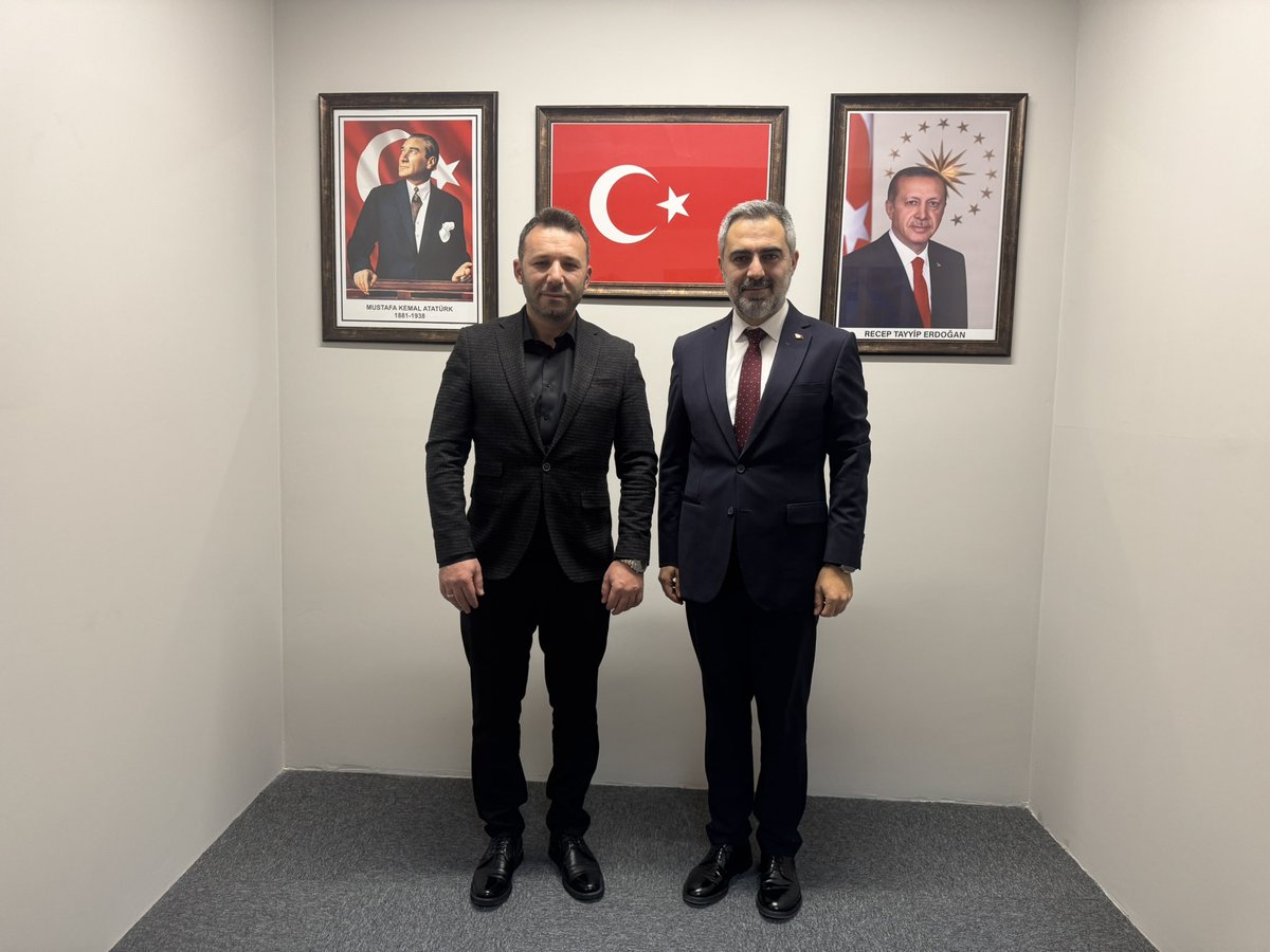 burakcifci34's tweet photo. 📌 İBB Meclis Üyemiz Muhterem MEMİŞ
📌 Meclis Üyemiz Selman ÜNAL
📌 Meclis Üyemiz Abubekir UÇAN
📌 Meclis Üyemiz Şerafettin AY

Meclis Üyelerimiz ile bir araya gelerek, istişarelerimizi gerçekleştirdik.

Sorumluluk bilinciyle, fedakârca çalışan Meclis Üyelerimize çok teşekkür ediyorum.

AK Parti bizim hem yolumuz hem siperimiz oldu. Birlikte bir “kardeşler topluluğu” oluşturduk.

Bugüne dek olduğu gibi bundan sonra da birbirimize destek olmaya, Ataşehir’imiz için mücadele etmeye devam edeceğiz. 🇹🇷

📍AK Parti Ataşehir İlçe Başkanlığı

@atasehirakparti 
@osmannnurika 
@tugbaisikercan
