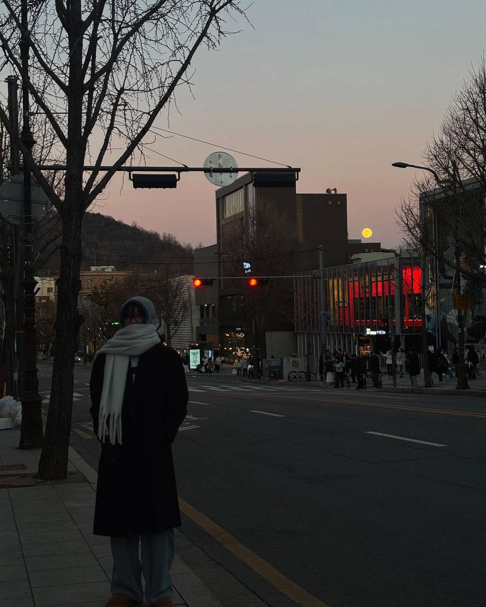 LJHGLOBAL's tweet photo. [📸] INSTAGRAM POST

shivering shivering ☃️

#이지훈 #LEEJIHOON https://t.co/vcDFuhxQUR