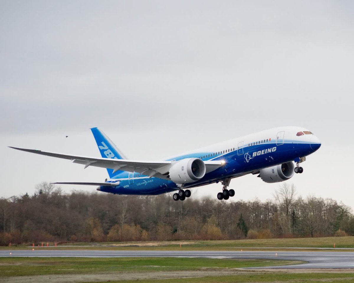 Pedjijatar's tweet image. Na današnji dan pre 15 godina, 15. decembra 2009. poleteo je prvi Boeing 787✈️ #B787 #Dreamliner #Firstflight