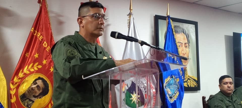 EopiZamora's tweet photo. En la sede de la @Eslog_umbv en un Acto presidido por el GD Freddy José Trejo Ochoa Director del @cepttlumbv1 se efectuó el acto de Entrega y Recepción de la @EopiZamora. Un acto cargado de disciplina, y militaridad. Contribuyendo así a dar paso a la generación de relevo. #fanb https://t.co/4ZflvTtla7
