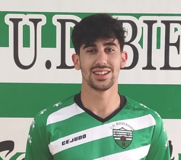 La vida es como un partido de fútbol, y tú siempre has sido incansable, el que nunca deja de correr, el que llega a la línea de fondo cuando todos creen que no es posible. Y desde la grada, desde tu grada, te gritamos con un nudo en la garganta: 

¡Sigue corriendo, #Antoñete💚🤍!