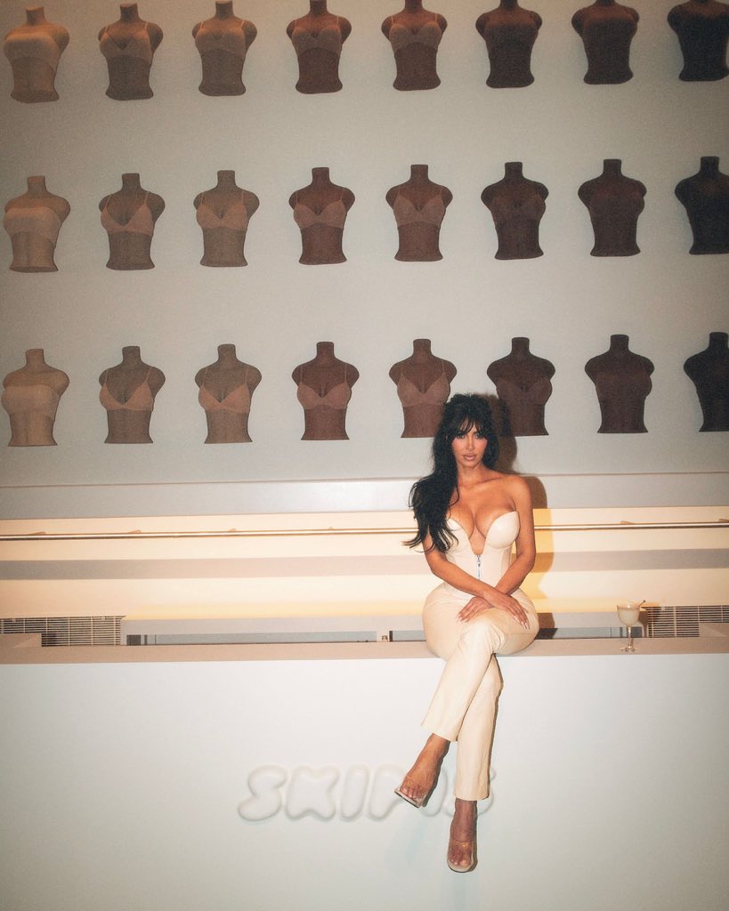 KimKardashian's tweet photo. Dreams do come true! A store on 5th ave in NYC. Crrrrrraaaaazzzzzyyyyyyyyy. https://t.co/yxRaS8z4s1