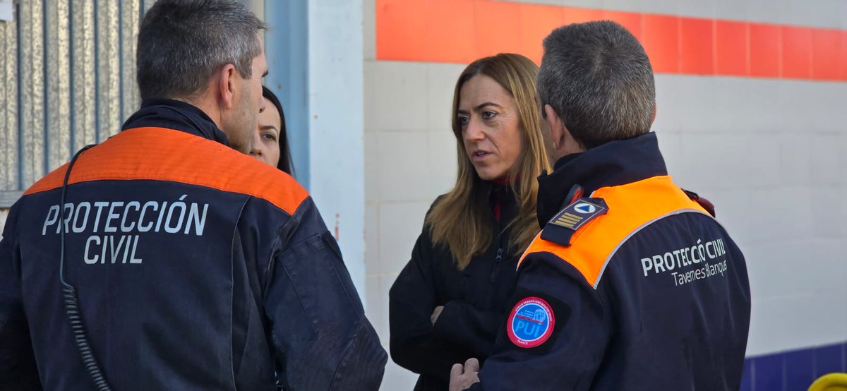 VirBarcones's tweet image. 🧡El trabajo de las agrupaciones de #ProtecciónCivil, fundamental: distribución de packs de alimentos, productos de primera necesidad...

🤗Hoy en #Catarroja, con las de Moncada, Tavernes Blanques, Torrent, Paterna, Xeraco, Puçol, Requena y Almenara.

@LorenaSilvent, alcaldesa