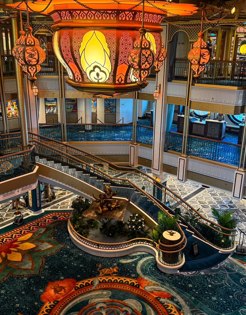 EricOfchinick's tweet photo. Disney Treasure for the week!  #dcl #disneycruise #disneytreasure https://t.co/cdWoWqjF2e
