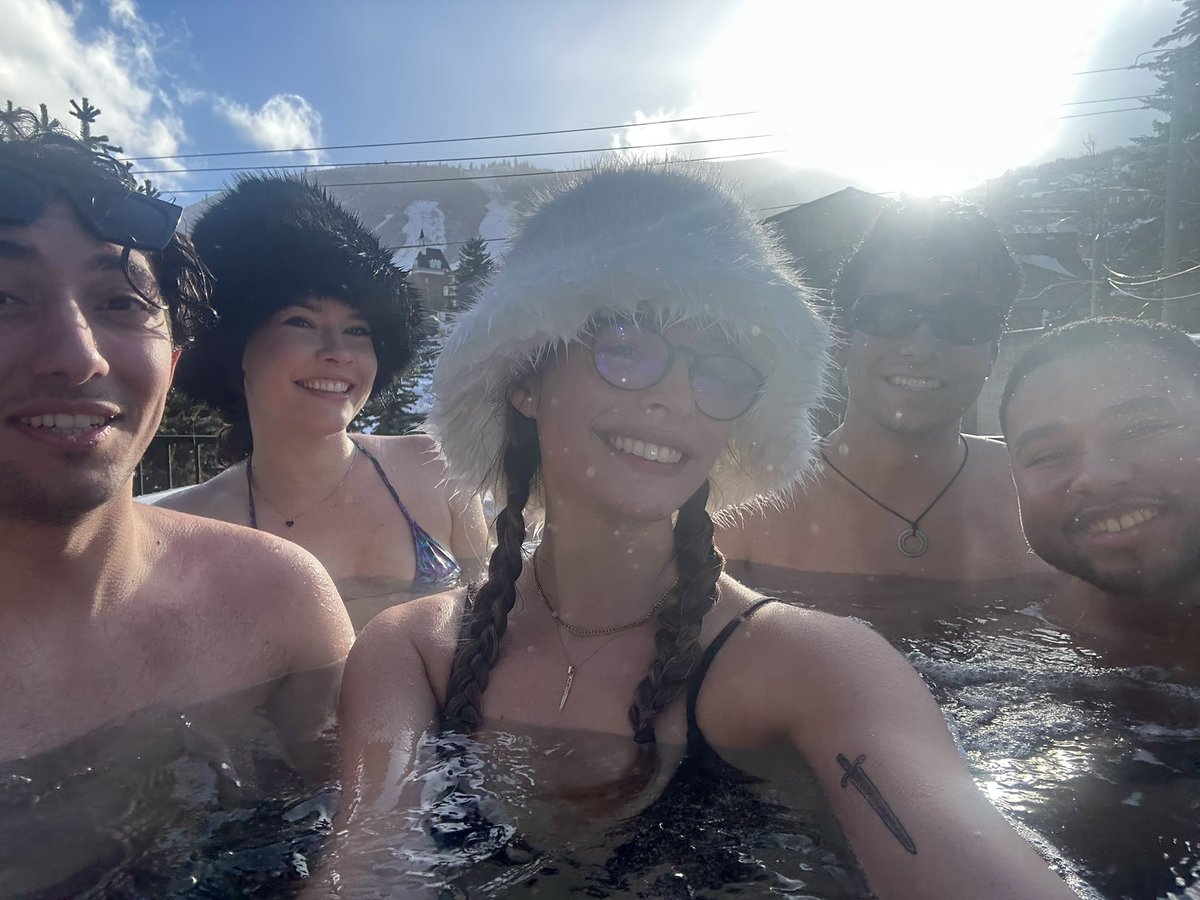 kandyttv's tweet photo. full time hot tub residents https://t.co/iE7CACkDsj