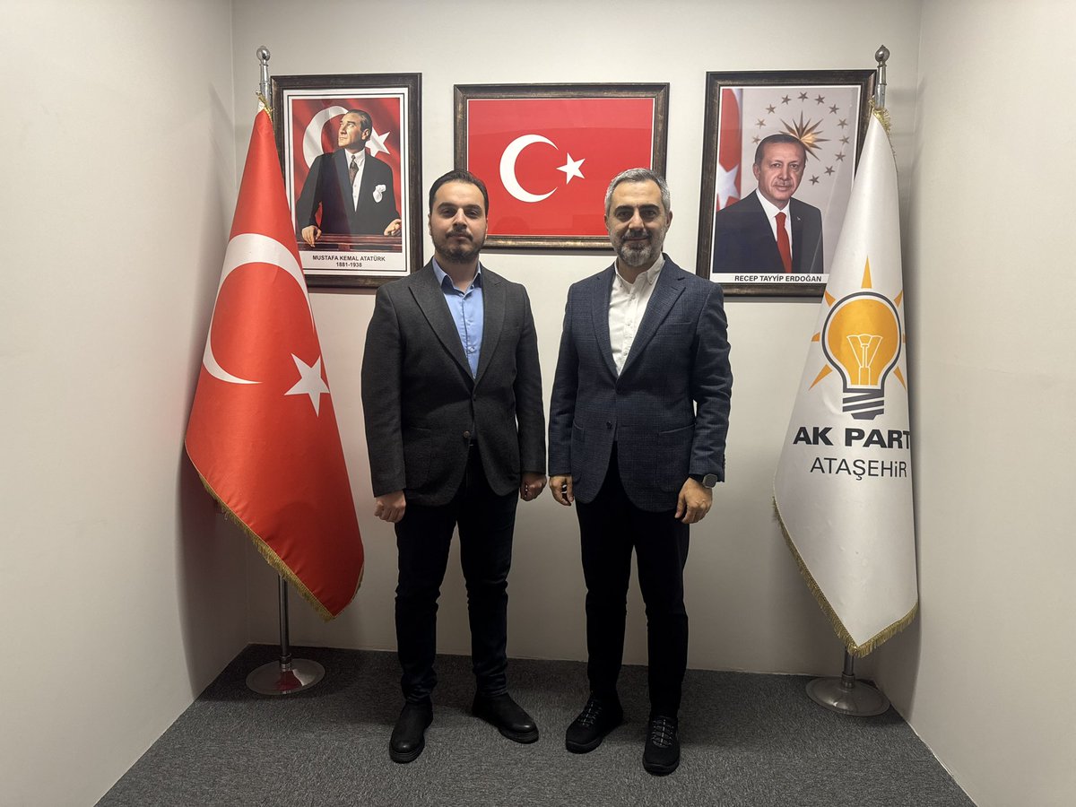burakcifci34's tweet photo. 📌 Meclis Üyemiz Levent DEMIRKAYA
📌 Meclis Üyemiz Fikret AYDINHAN
📌 Meclis Üyemiz Erdal KAYA
📌 İlçe Yönetim Kurulu Üyemiz İhsan ÇINAR

Meclis Üyelerimiz ve İlçe Yönetim Kurulu Üyemiz ile bir araya gelerek, istişarelerimizi gerçekleştirdik.

Sorumluluk bilinciyle, fedakârca çalışan Meclis Üyelerimize çok teşekkür ediyorum.

AK Parti bizim hem yolumuz hem siperimiz oldu. Birlikte bir “kardeşler topluluğu” oluşturduk.

Bugüne dek olduğu gibi bundan sonra da birbirimize destek olmaya, Ataşehir’imiz için mücadele etmeye devam edeceğiz. 🇹🇷

📍AK Parti Ataşehir İlçe Başkanlığı

@atasehirakparti 
@osmannnurika 
@tugbaisikercan