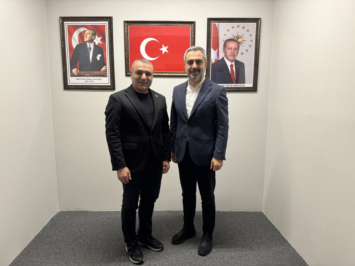 burakcifci34's tweet photo. 📌 Meclis Üyemiz Levent DEMIRKAYA
📌 Meclis Üyemiz Fikret AYDINHAN
📌 Meclis Üyemiz Erdal KAYA
📌 İlçe Yönetim Kurulu Üyemiz İhsan ÇINAR

Meclis Üyelerimiz ve İlçe Yönetim Kurulu Üyemiz ile bir araya gelerek, istişarelerimizi gerçekleştirdik.

Sorumluluk bilinciyle, fedakârca çalışan Meclis Üyelerimize çok teşekkür ediyorum.

AK Parti bizim hem yolumuz hem siperimiz oldu. Birlikte bir “kardeşler topluluğu” oluşturduk.

Bugüne dek olduğu gibi bundan sonra da birbirimize destek olmaya, Ataşehir’imiz için mücadele etmeye devam edeceğiz. 🇹🇷

📍AK Parti Ataşehir İlçe Başkanlığı

@atasehirakparti 
@osmannnurika 
@tugbaisikercan