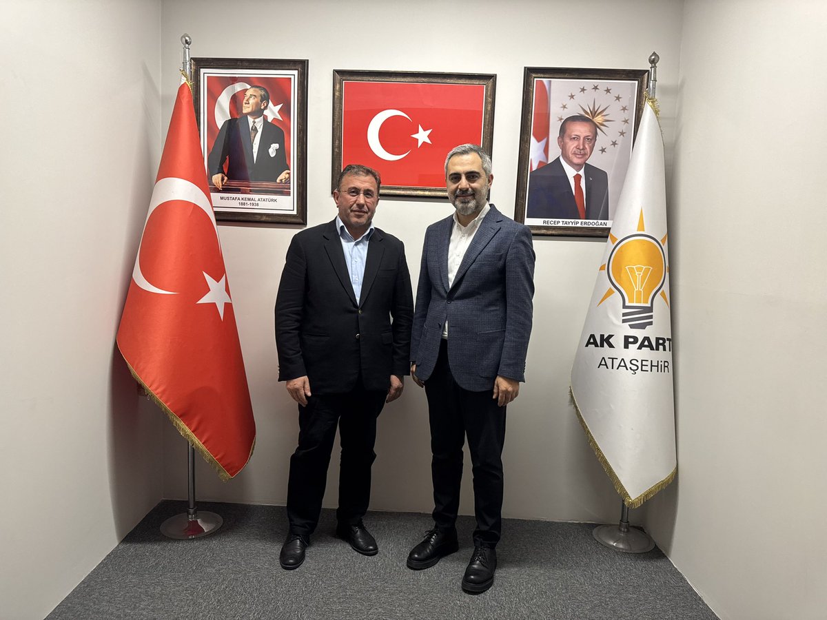 burakcifci34's tweet photo. 📌 Meclis Üyemiz Levent DEMIRKAYA
📌 Meclis Üyemiz Fikret AYDINHAN
📌 Meclis Üyemiz Erdal KAYA
📌 İlçe Yönetim Kurulu Üyemiz İhsan ÇINAR

Meclis Üyelerimiz ve İlçe Yönetim Kurulu Üyemiz ile bir araya gelerek, istişarelerimizi gerçekleştirdik.

Sorumluluk bilinciyle, fedakârca çalışan Meclis Üyelerimize çok teşekkür ediyorum.

AK Parti bizim hem yolumuz hem siperimiz oldu. Birlikte bir “kardeşler topluluğu” oluşturduk.

Bugüne dek olduğu gibi bundan sonra da birbirimize destek olmaya, Ataşehir’imiz için mücadele etmeye devam edeceğiz. 🇹🇷

📍AK Parti Ataşehir İlçe Başkanlığı

@atasehirakparti 
@osmannnurika 
@tugbaisikercan