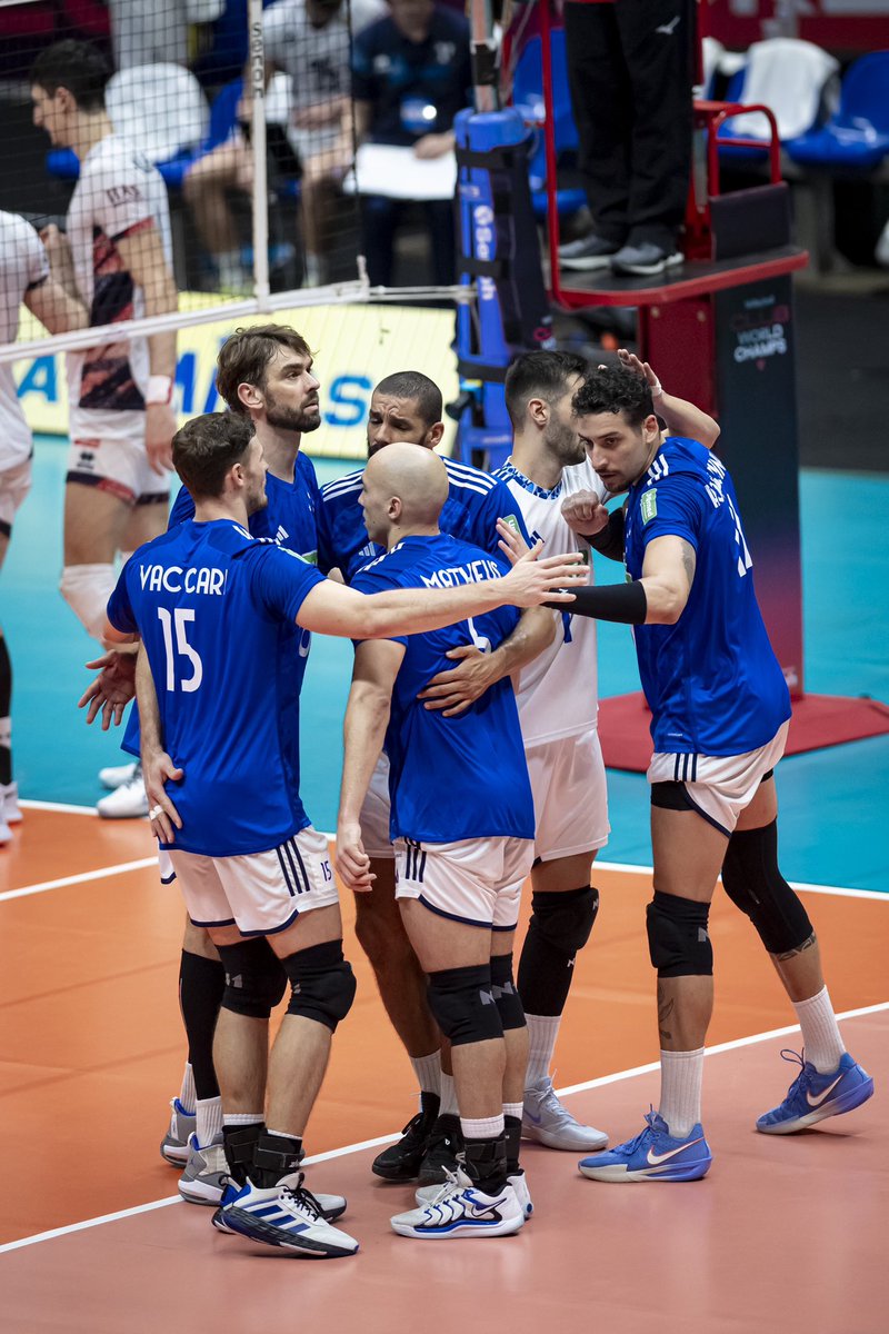 sadacruzeiro's tweet photo. O MAIOR DO MUNDO!! O CAMPEÃO DE TUDO!! É PENTACAMPEÃO MUNDIAL!
Sada Cruzeiro bate o grande Trentino por 3 a 1, conquista o planeta pela quinta vez e se iguala ao time italiano como o maior campeão mundial da história do voleibol!

Última parcial: 25/22.

O SADA CRUZEIRO É IMENSO! https://t.co/nIaGdDraKD