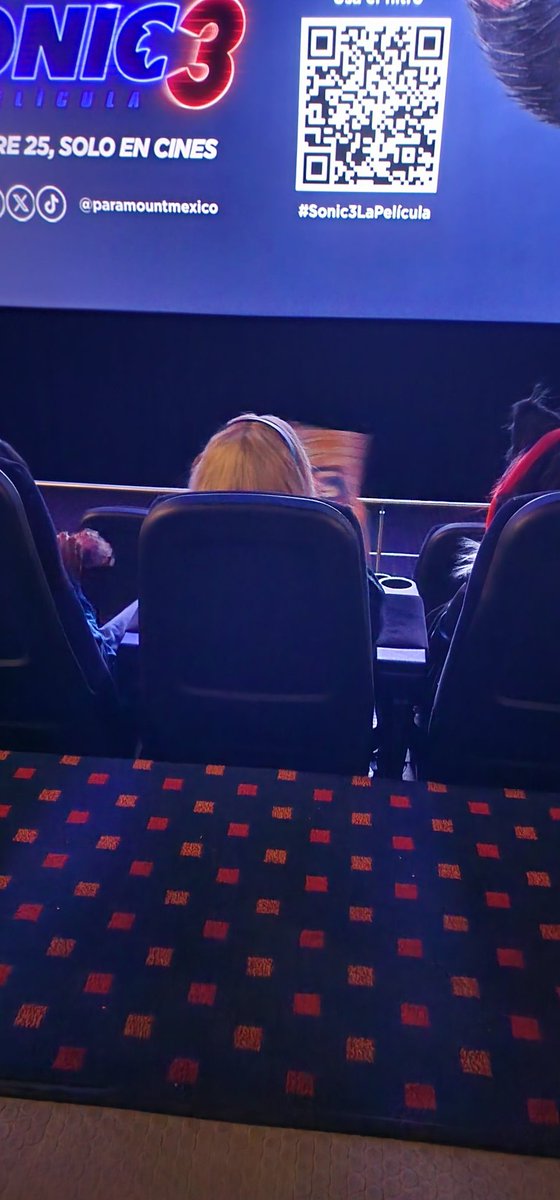 Kyunae's tweet photo. Pues acabamos de salir de ver Sonic 3 y está más increíble de lo que creíamos 😭❤️
No spoilers, pero puedo decir que sí han sabido armar bien todo. Sí la voy a ir a ver mil veces AAAAA (había una Maria sentada frente a mi ❤️ jaja)
#SonicMovie3 #Sonic #Shadow #shadowthehedgehog https://t.co/CaBxm1bJJD