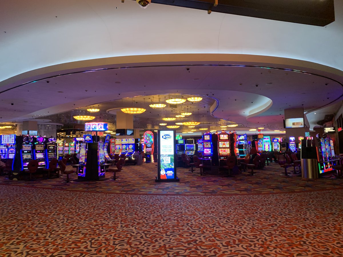 nutmegger740's tweet image. Bitch wife said NO GAMBLING our money  at #Foxwoods casino.. SILENCE, honey! Busy gambling!!!!! #Connecticut #Gambling