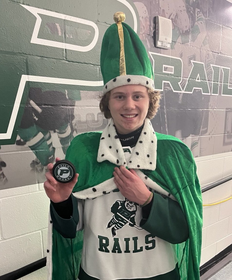 Rails_Hockey's tweet photo. The Rails pick up two nice wins on the weekend.  Gavin Davidson scores his 1st Varsity goal and takes the POG in Friday nights 3-2 win against @LHSBoysPuck.  @TannerR77 takes Saturday's POG with 2 goals and an assist in a 4-3 win over @mayo_hockey. #Railstrong https://t.co/cCwtljRhlr