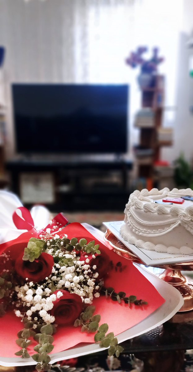 تولد تو روزیه
که متوجه ارزش خودت میشی
روزی که قدر خودت رو میدونی
و به یک پذیرش واقعی از خودت میرسی
و تلاش میکنی تا از زندگیت
با وجود تمام خوبی ها ‌و کاستی هاش لذت ببری