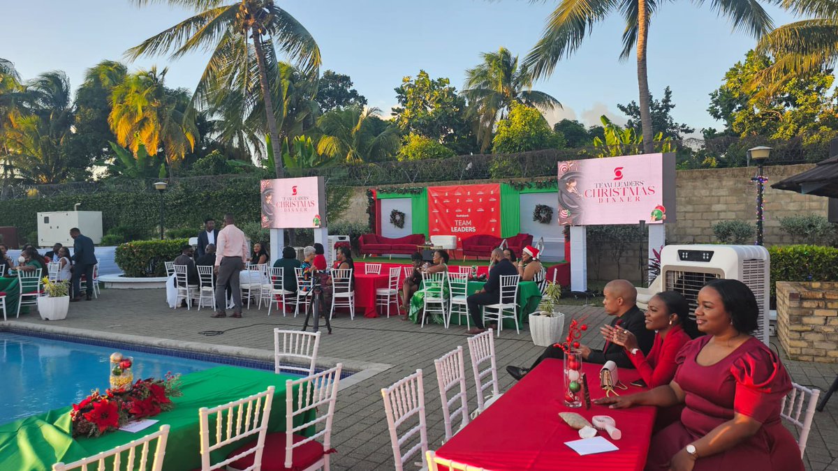 Krystalclearpro's tweet image. The week went by in a Christmas flash🎄 
Team @Krystalclearpro was up to the task.
#WeDoMultimedia #ledwall #video